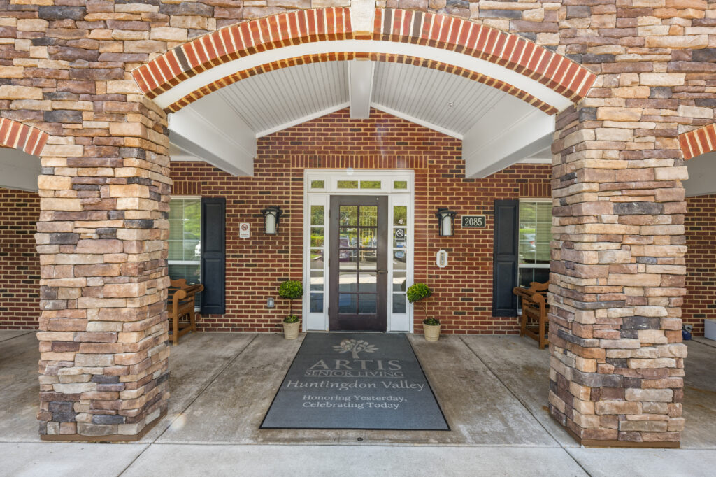 003 HV Exterior entrance 037