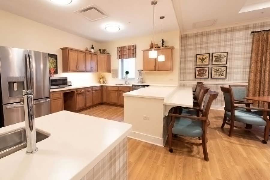 Photo Lakeview kitchen area edited