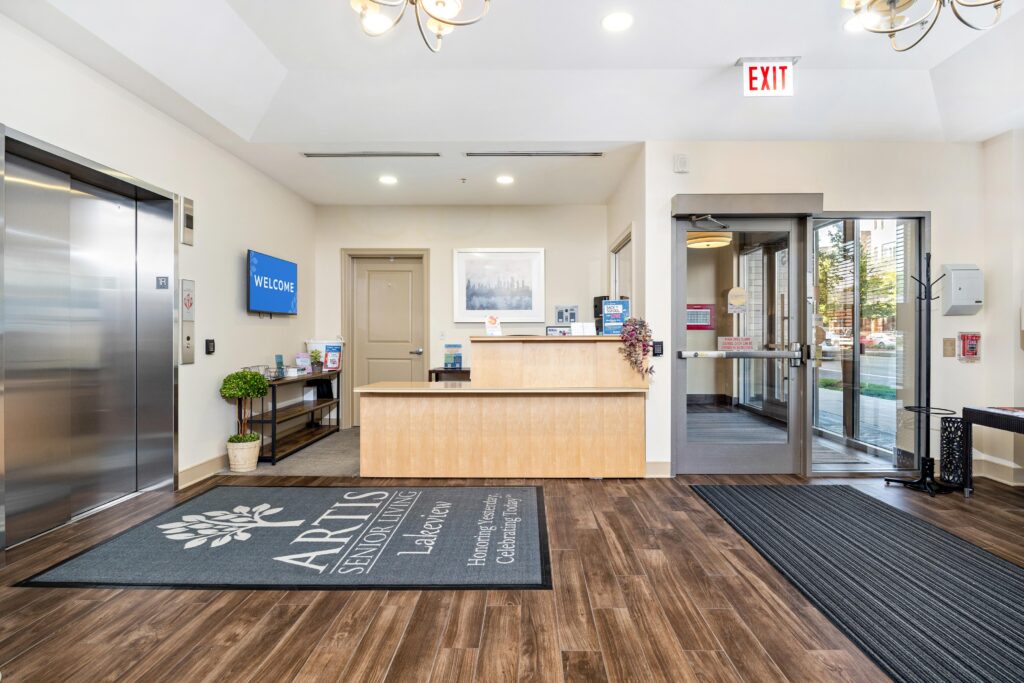 003 Lakeview Concierge Lobby Area web 06