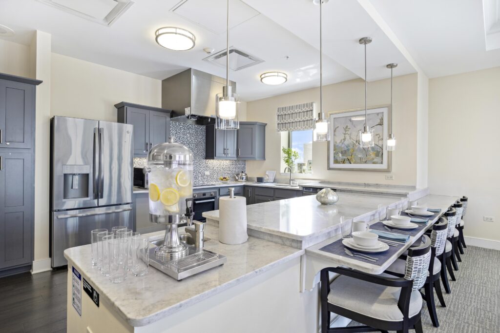 008 Lakeview AL Kitchenette Dining Area web 21