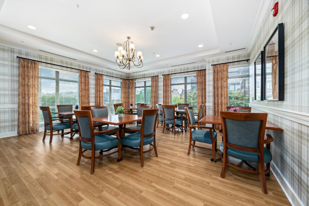 014 Lakeview MC Dining Room web 40