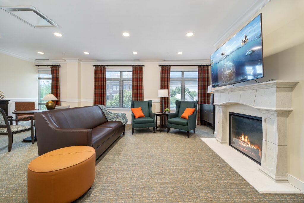 015 Lakeview MC TV Lounge web 37
