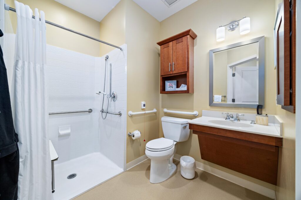 028 Lakeview Model Suite Bathroom web 45