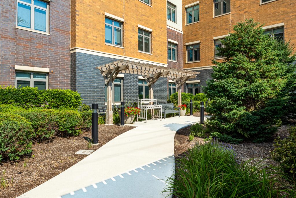 029 Lakeview Outdoor Walking Path web 47