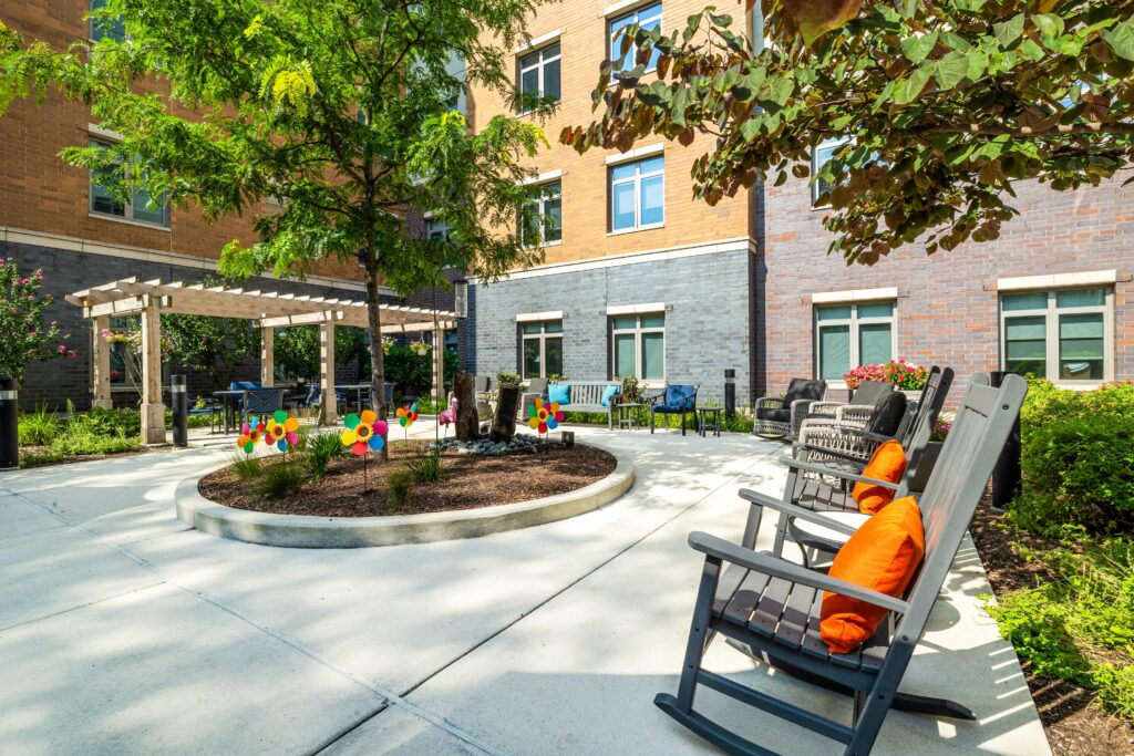 032 Lakeview Outdoor Area web 49