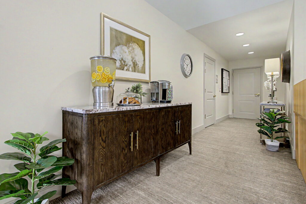 007 Hospitality Station