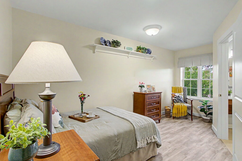 027 Model Suite with Sitting Area