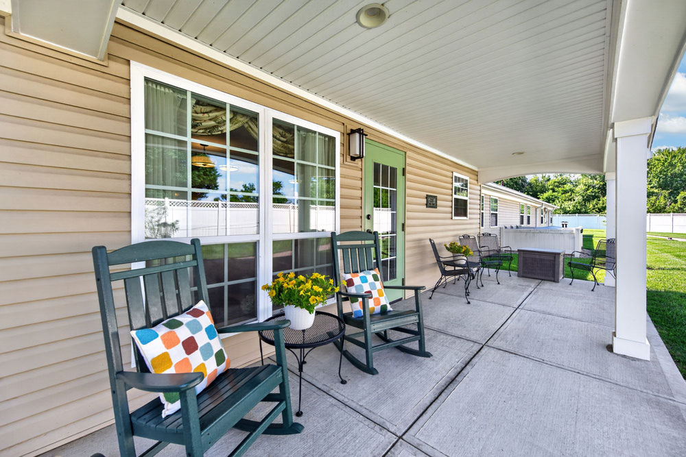 027 Bridgetown Exterior View Patio with chairs web